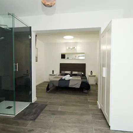 Alonsos - Open Mall - By Az Guest house *