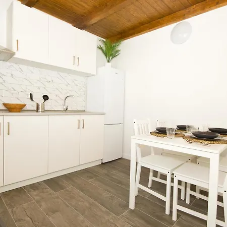 Guest house Alonsos - Open Mall - By Az *