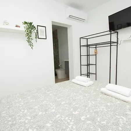 Guest house Alonsos - Open Mall - By Az *